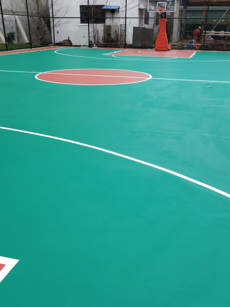 石碌镇 球场长期使用易出现地面开裂